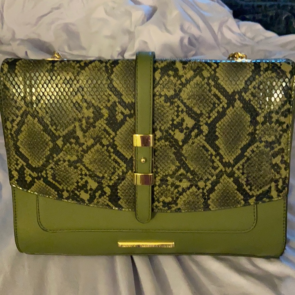 Mia K olive green purse